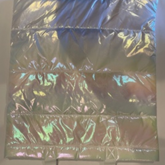 Bath & Body Works - White Iridescent Puffer Tote Bag Limited Edition, Christmas - Picture 4 of 5